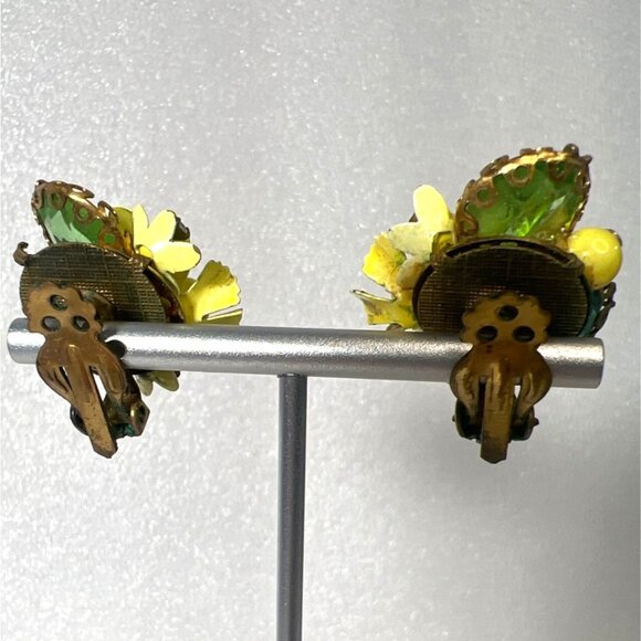 Vtg 50s Yellow Enamel Flower Clip Earrings Green Thermoplastic & Rhinestones - Picture 7 of 9